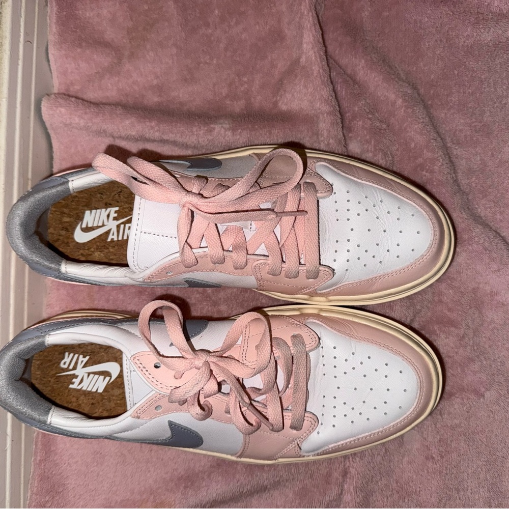 Nike Pink and White Sneakers Classic Low-Top Design